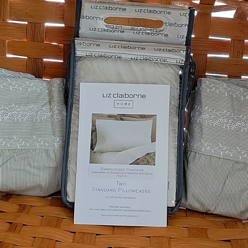 VNG LIZ CLAIBORNE HOME 2 STANDARD EMBROIDERED PINSTRIPE PILLOW CASES 100% COTTON